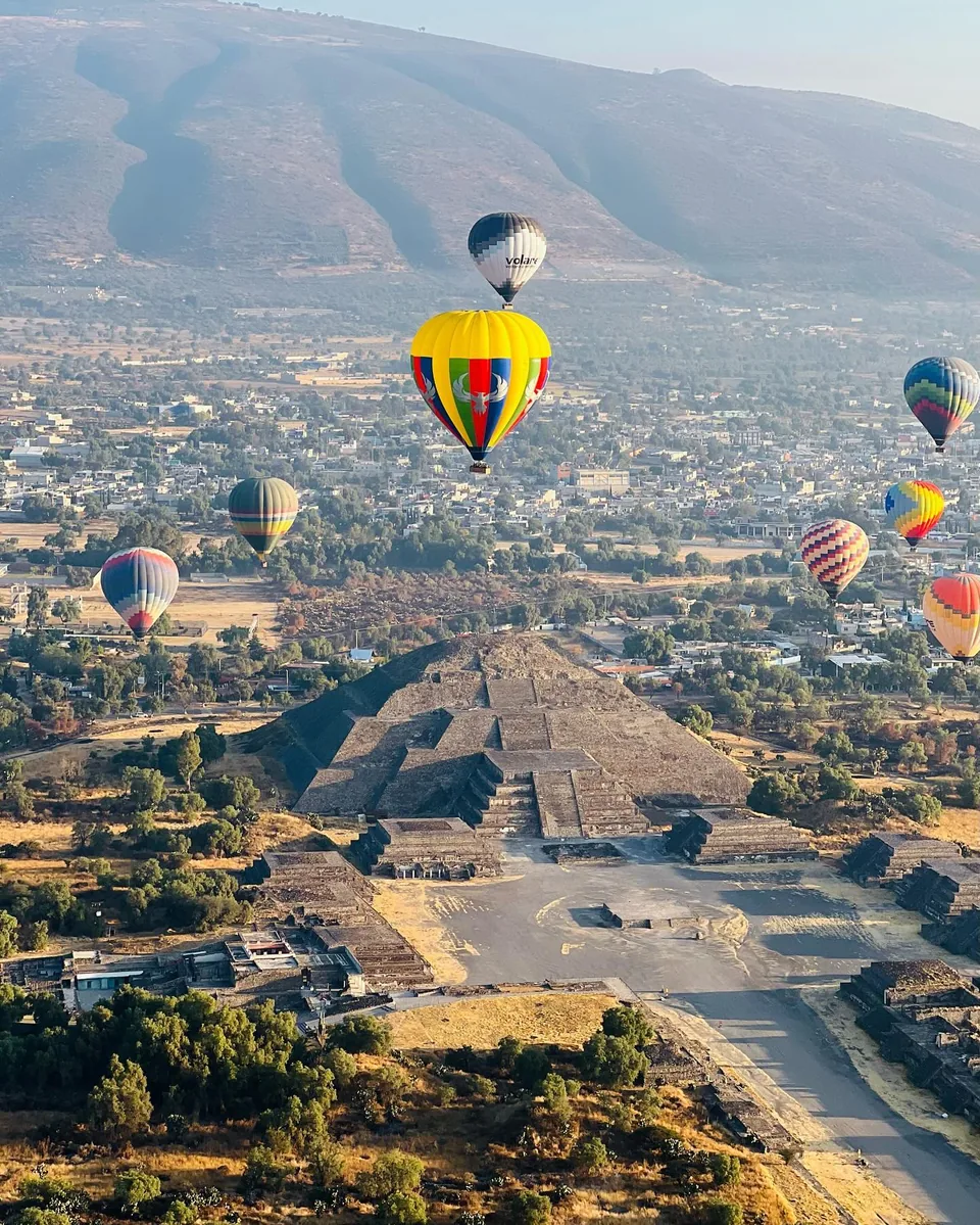 Hot air balloons over the plaza in front of the Pyramid of the Moon